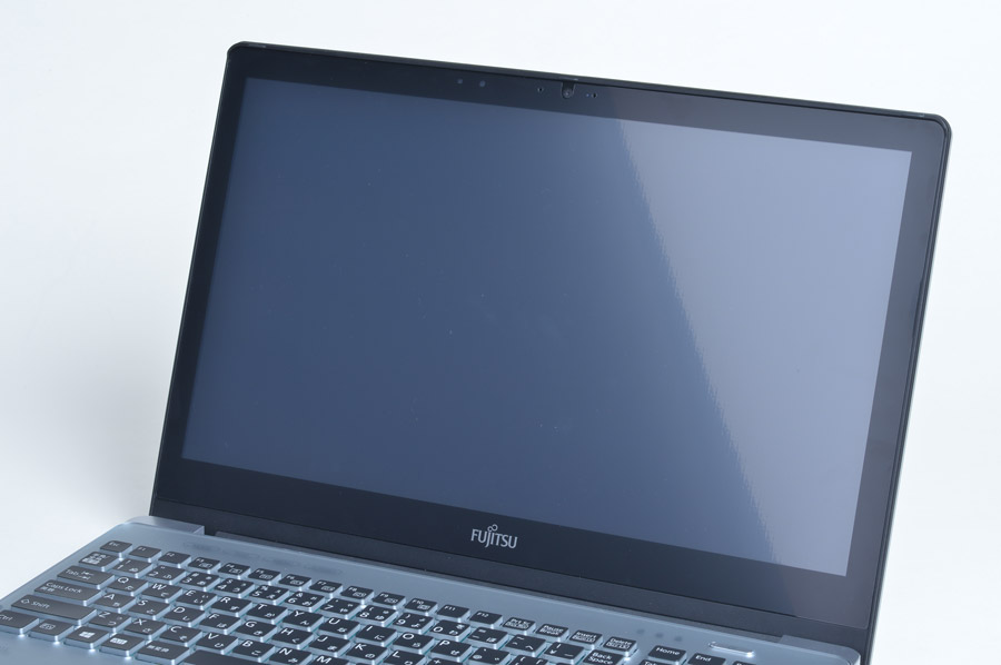 見やすく疲れにくい「ハーフグレア液晶」