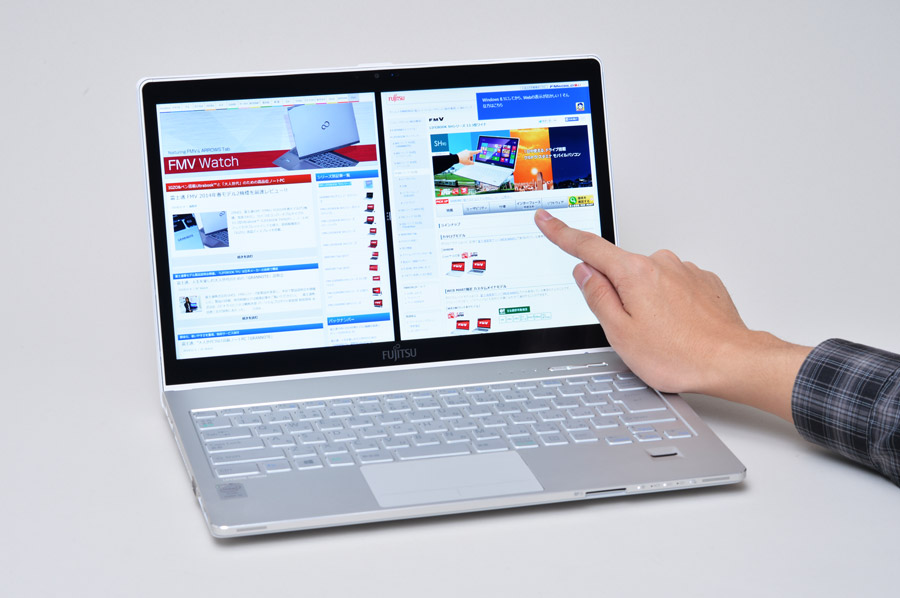 横2560ドットという圧倒的な表示領域は、Webページをふたつ横に並べても余裕な広さ。もちろんタッチパネルなので、指先での自由自在な操作が可能