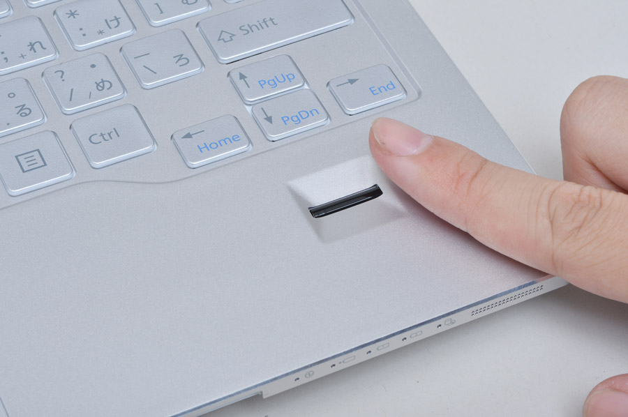 指紋認証機能は富士通のお家芸。WindowsのログインだけでなくWebサービスのログインにも対応する
