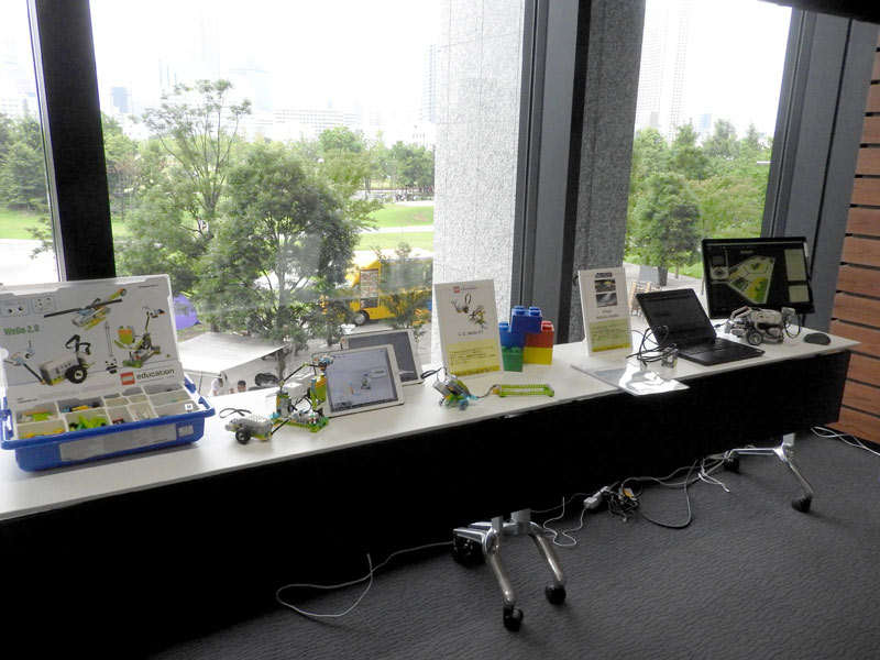 教育版レゴ マインドストームEV3や、入門者向けのレゴ WeDo 2.0など関連製品も展示されていた