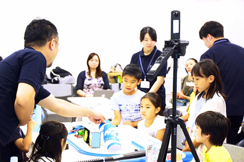 電子タグ「MESH」体験ワークショップが10月21日、28日に渋谷で開催――プログラミング教室Swimmy（スイミー） ワークショップの様子
