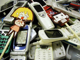 何気に、携帯電話置き場の携帯電話の数が108個まで増えている