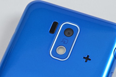 背面には1210万画素のカメラを搭載