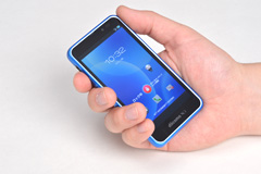 幅63mmのコンパクトなサイズにまとめられたボディ