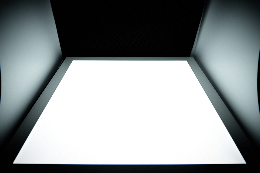 電飾ステージ DS9-D ディスプレイを下からライティング 飾り 目立つ マネキン トルソー 電気 光る ホワイト 900角 舞台