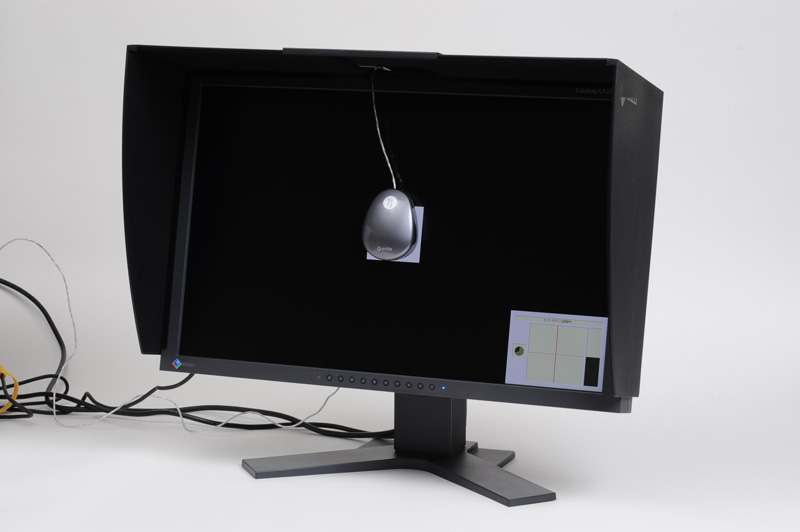 まさにこれぞプロの仕事道具 ColorEdge CG242W