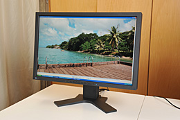 PC/タブレット ディスプレイ 手ごろな価格とサイズのハイスペックモニター登場 専用ツールでカラー 
