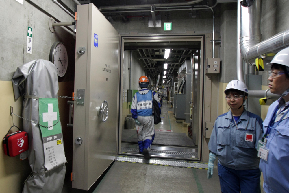 各所に新設された水密扉。地下施設を海水から守るために何重にもなっている