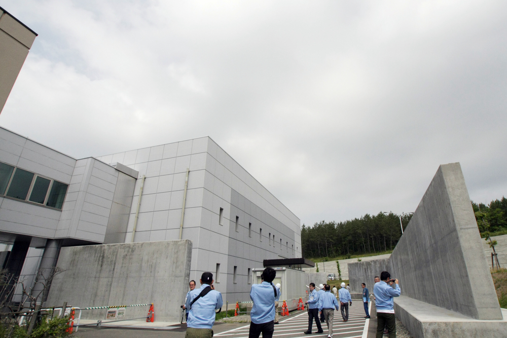 緊急時のオペレーションを行う免震重要棟