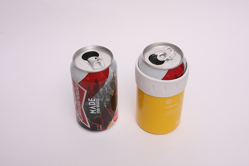 サーモスの缶を直接入れる<a href="http://kaden.watch.impress.co.jp/docs/column_review/yajreview/716153.html" class="n" target="_blank">保冷缶ホルダー</a>。これ便利！