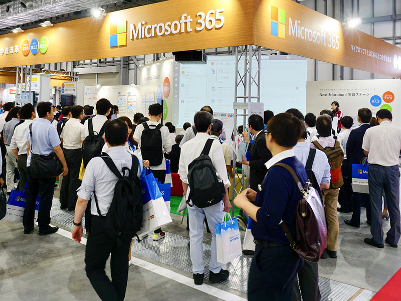 EDIX 2019でのマイクロソフトブース。Microsoft 365 Educationのソリューションが体験できるコーナーや、使い方のレクチャー、学校での利用事例などを紹介するセッションも設けられた