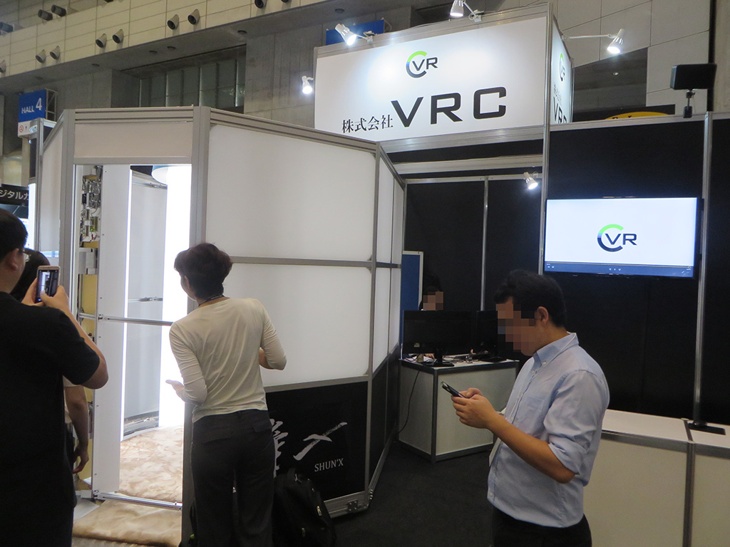 CEATEC Japan 2016の「CPS/IoTを支えるテクノロジ・ソフトウェアエリア」VRCブースに設置された3Dスキャナシステム