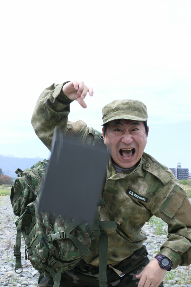 カバンから取り出した瞬間、落下トラップに引っかかる。普通のノートPCだとタダではすまない