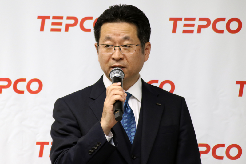 記者発表会でサービス内容を説明する東京電力エナジーパートナー株式会社の佐藤 美智夫氏（左）、同 永澤 昌氏（右）