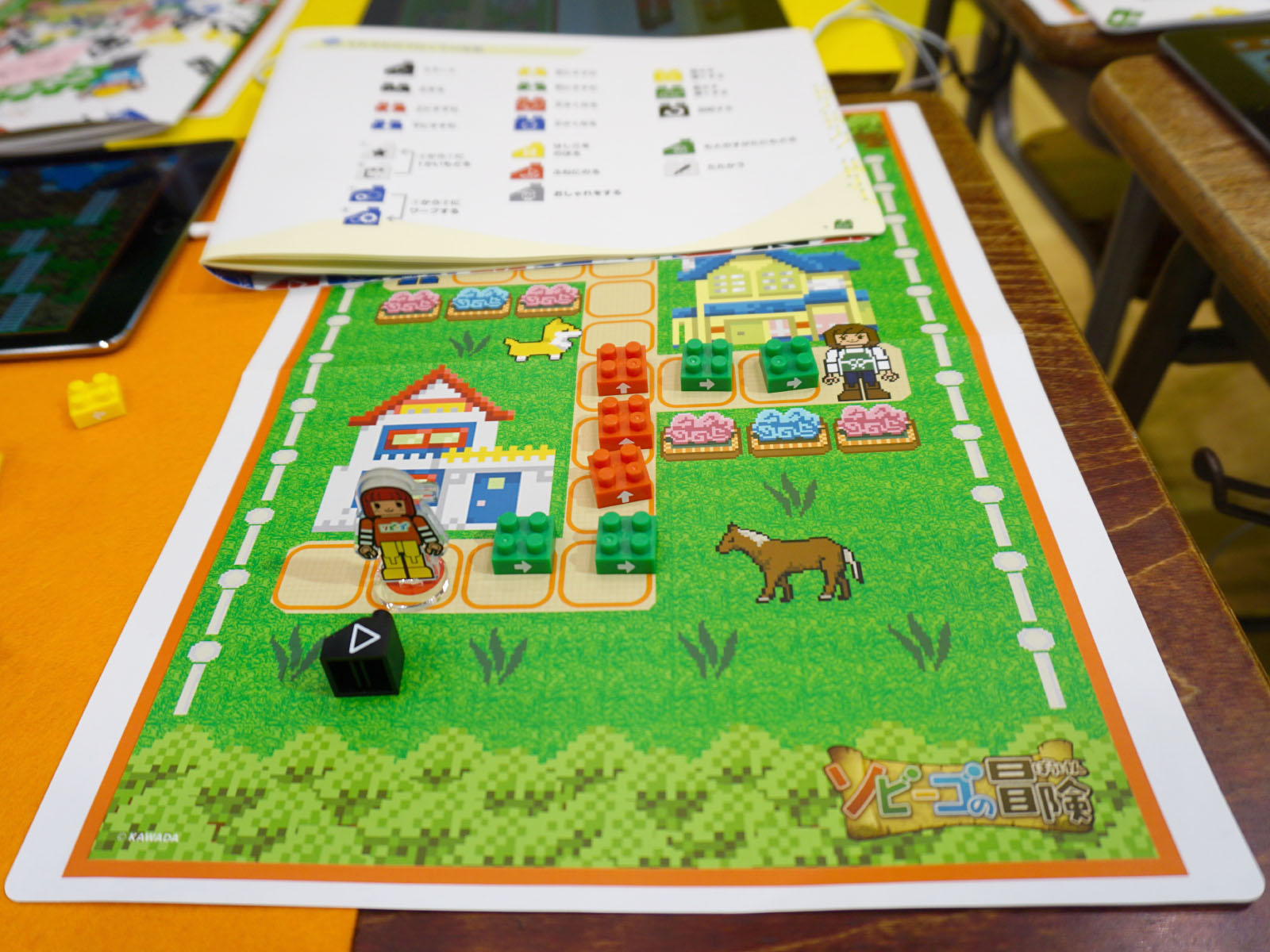 ブロックを並べて視覚的にプログラムを組み立てる