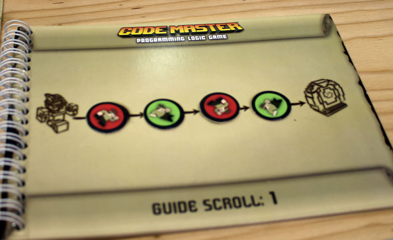 赤、緑、赤、緑の順に進めば、ゴールにたどり着くのでは？　と考えて、指示チップを並べてみます