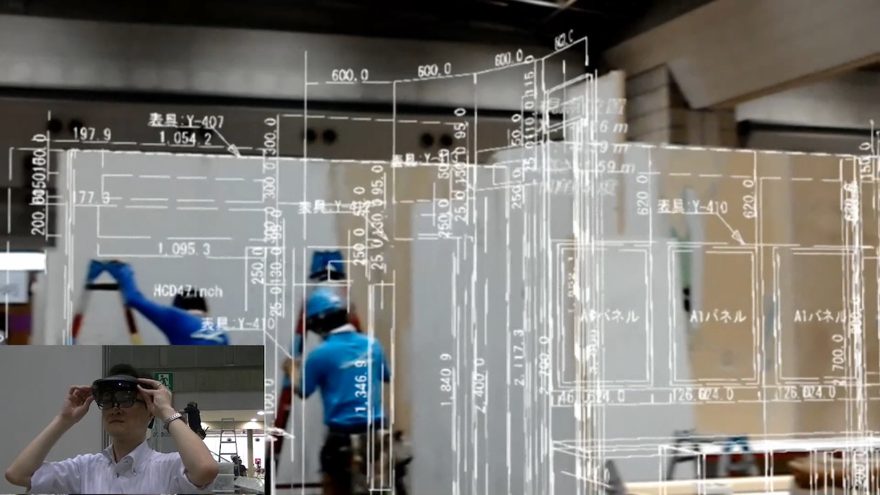 現実世界に図面を重ねている様子