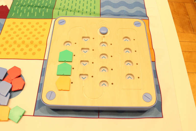 左を向いて、前、前