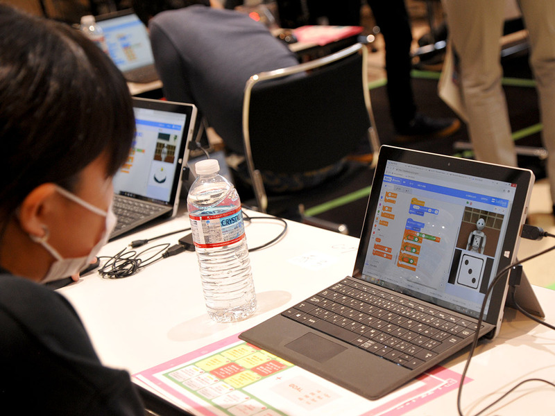Pepperのプログラミングにいそしむ子どもたち、変数や条件分岐も登場