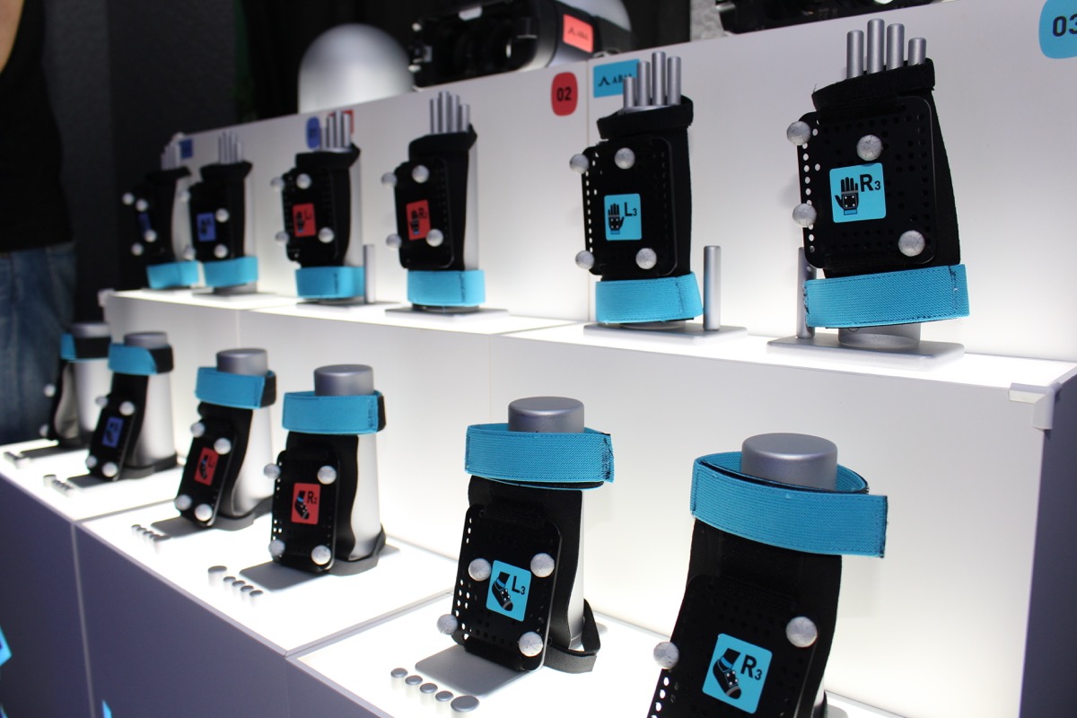 トラッキング用の球を挿す位置を変えることで各トラッキングターゲットをユニークに識別できる