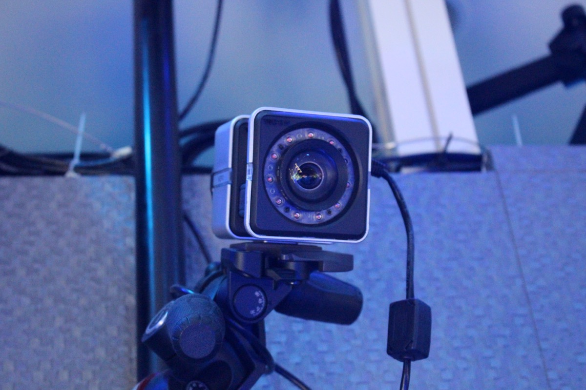 トラッキング用のセンサーカメラはモーションキャプチャー用のものを使用しているとのこと