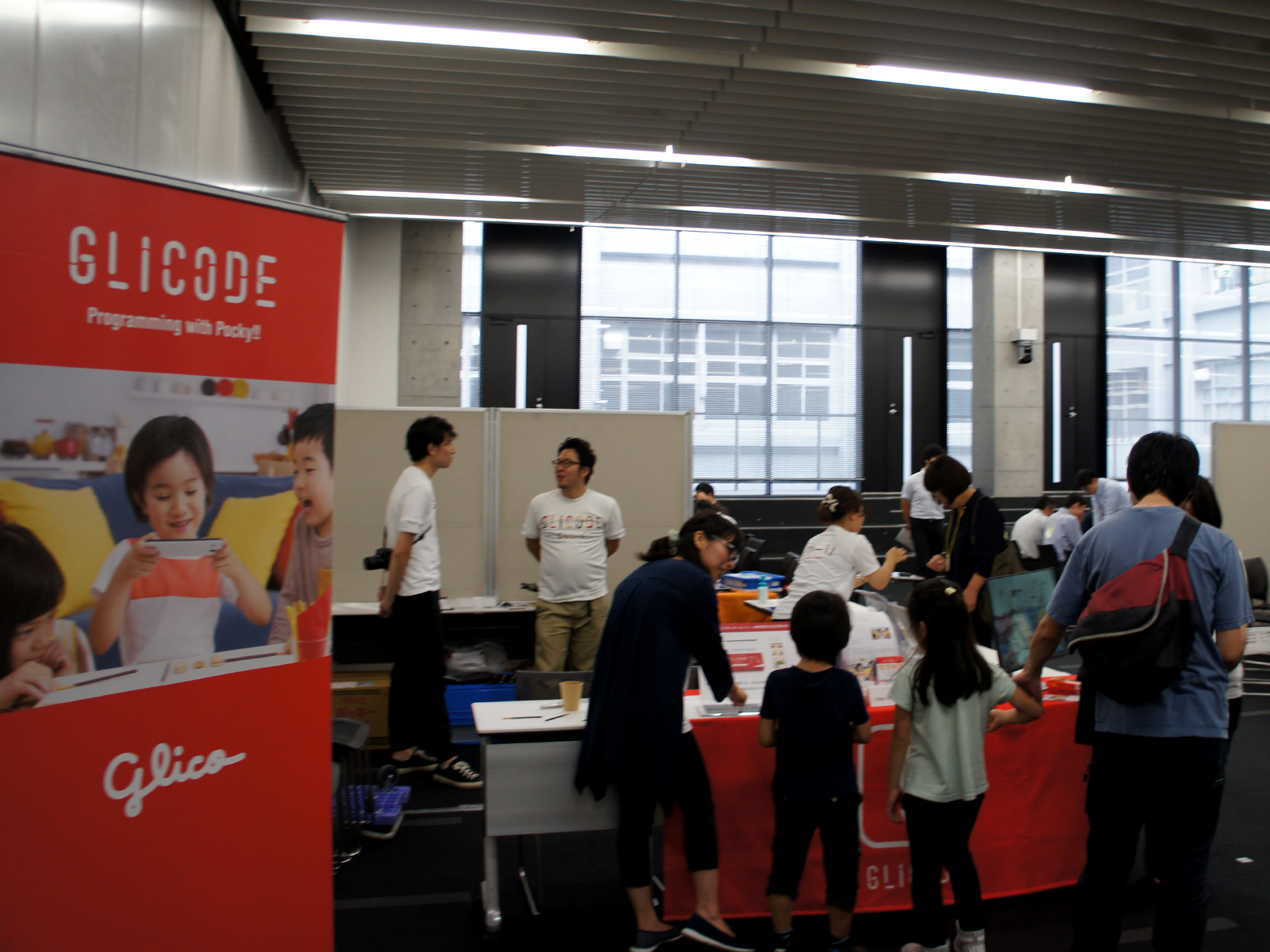 企業ブースでは様々なツールが展示され実際に体験できた