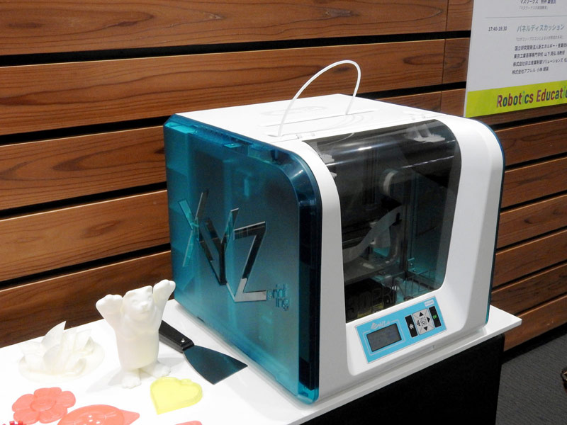 こちらはコンパクトなFDM方式の「ダヴィンチJr. 1.0w」