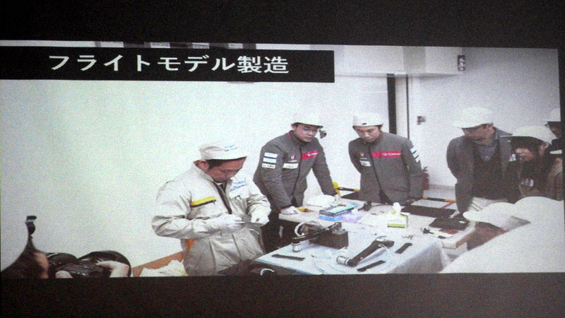 フライトモデルを製造中の様子