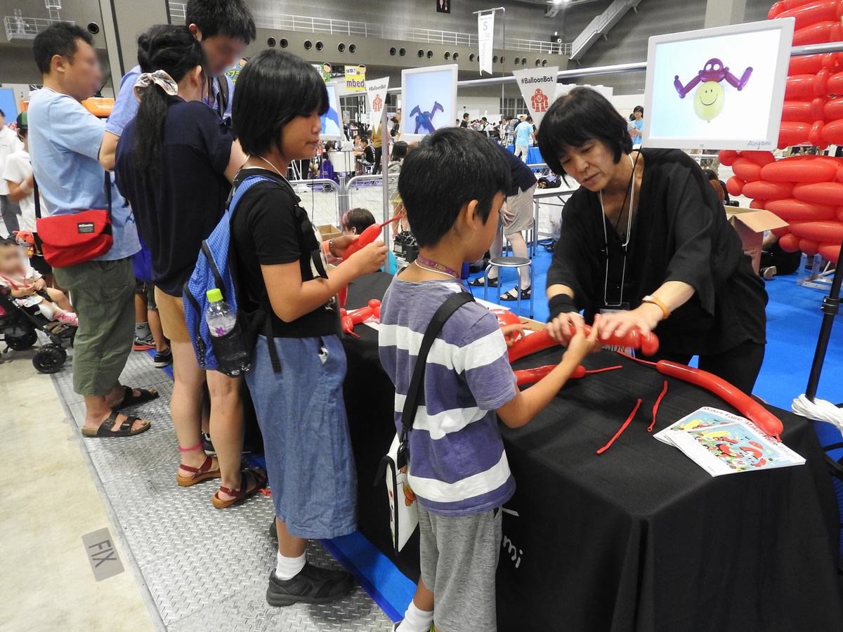 バルーンアートを作るワークショップも人気だった