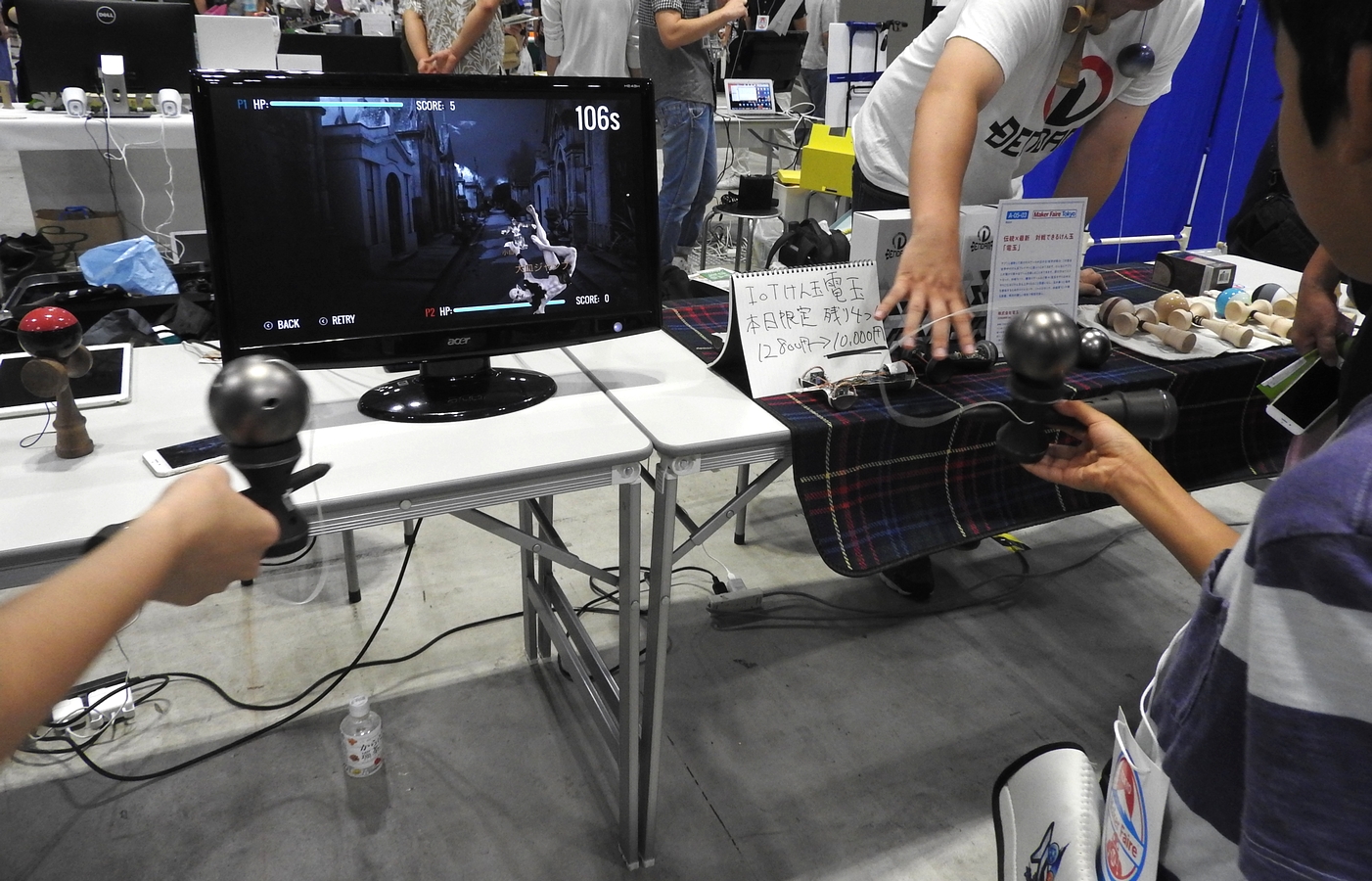 電玉のデモ。指定された技を決めると襲ってくるゾンビを撃退できる