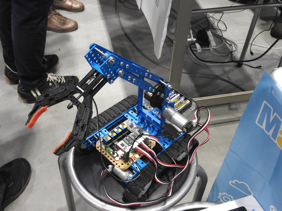 10種類のロボットを製作できる最上位モデル「Ultimate 2.0」