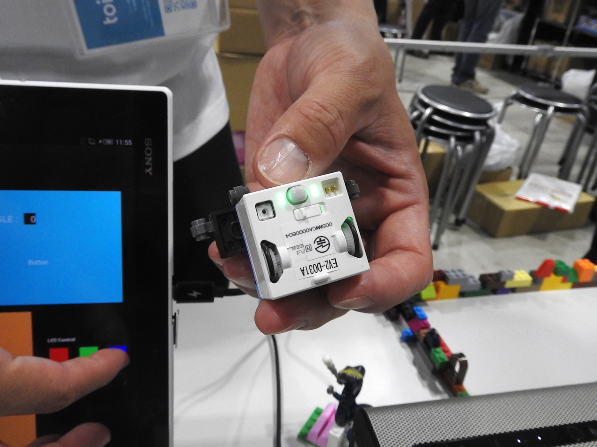 toioコアキューブの底面。絶対位置センサーを搭載している