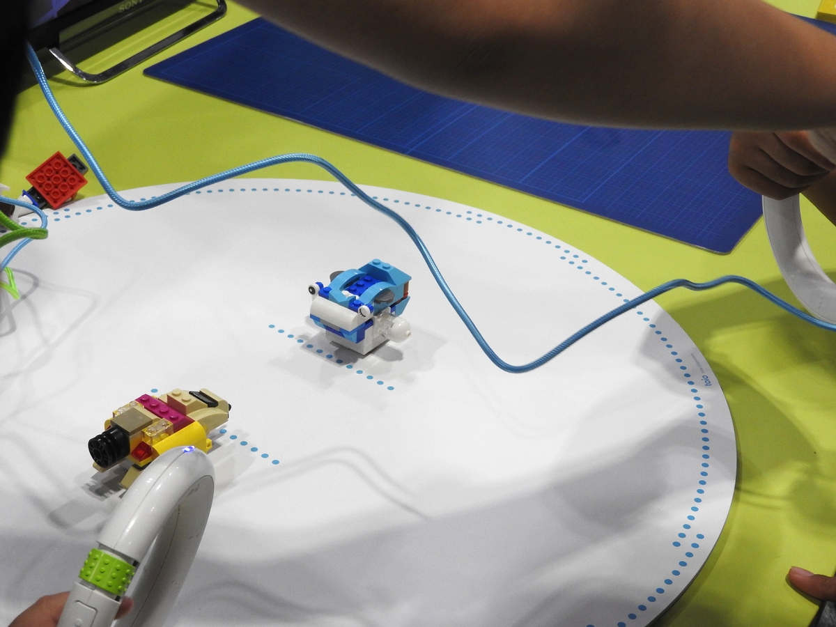 「トイオ・コレクション」の遊びの一つ「クラフトファイター」