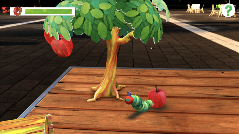 テーブルの上に絵本の世界が広がる。あおむしが果物を食べる音もなかなか心地よい