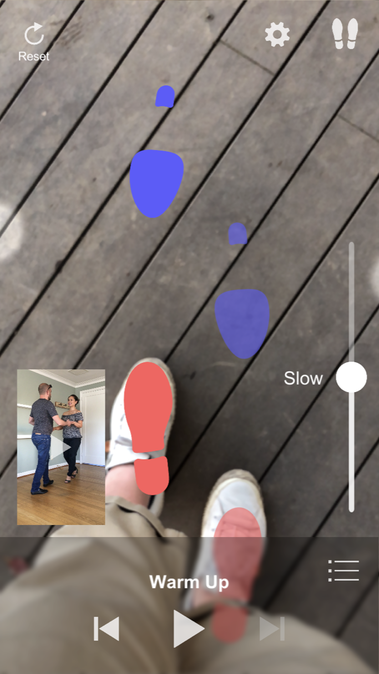 人の動きを見るだけではわかりにくいステップも、このようにガイドしてもらえば難しくない。