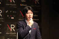 Japan VR Summit 3 セッションレポート 開会挨拶ではグリー株式会社 代表取締役社長の田中良和氏が登壇。「VRは必ず普及する技術」であり、サーフィンにたとえて「波が来た時に沖にいない奴は負ける」とし、市場の本格的な立ち上がり前からVRに取り組んでいるプレイヤーとしての決意を語りました