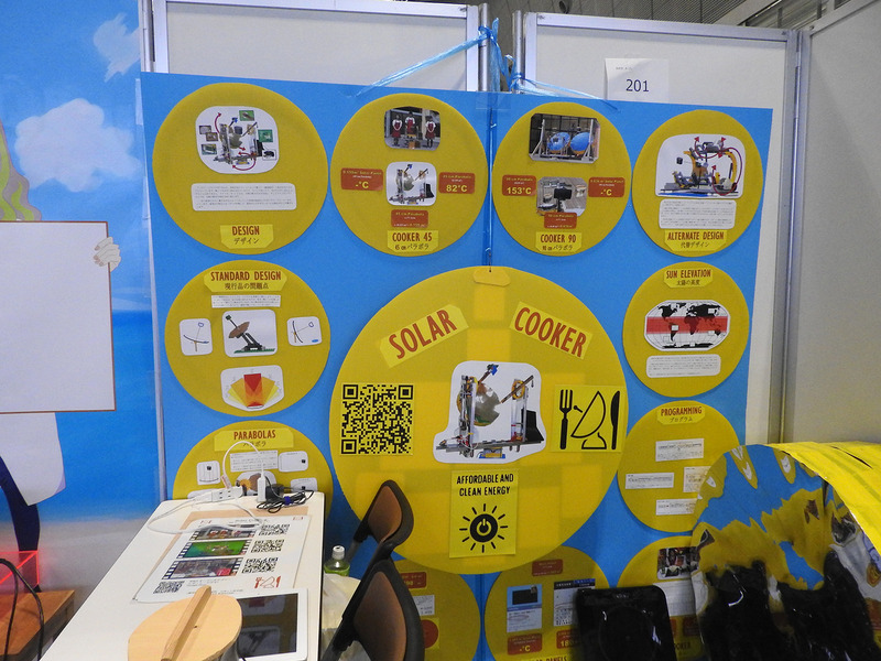太陽の位置を緯度と経度から逆算して自動的に角度を調整する「SOLAR COOKER」