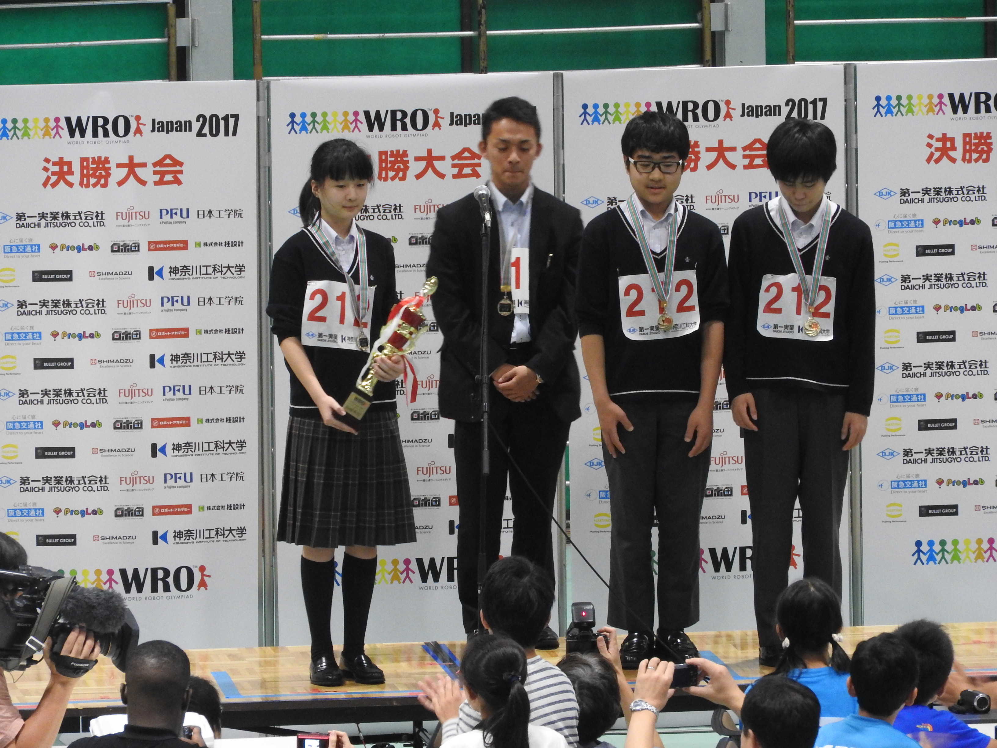 オープンカテゴリー最優秀賞「Otemon Quest」チーム