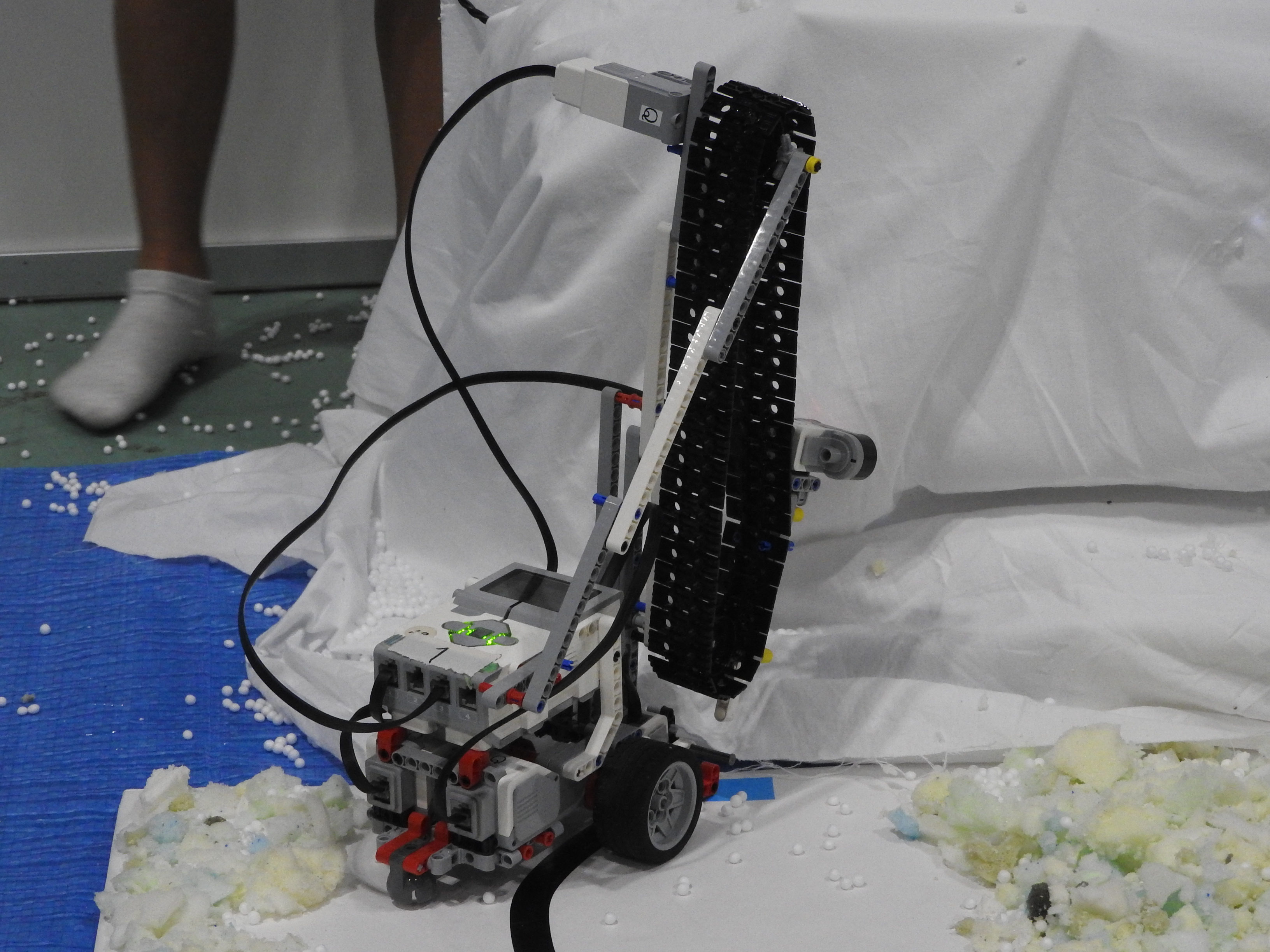 氷山を見つけて、その高さを測る「探査ロボ」