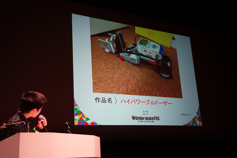 ギアとウォームギアを組み合わせることで、モーターのスピードを減速し、トルクがでるように工夫した。1.4kgあるMac Book Airなど重いものを持ち上げても、レゴで作られた車両本体がバラバラにならないのは、本体がしっかりと作られているからだ