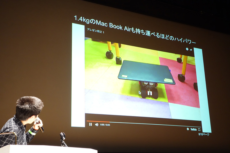 ギアとウォームギアを組み合わせることで、モーターのスピードを減速し、トルクがでるように工夫した。1.4kgあるMac Book Airなど重いものを持ち上げても、レゴで作られた車両本体がバラバラにならないのは、本体がしっかりと作られているからだ