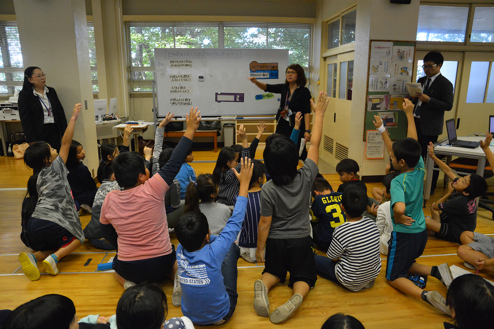 ブロック1つごとに、多くの児童の手が挙がる