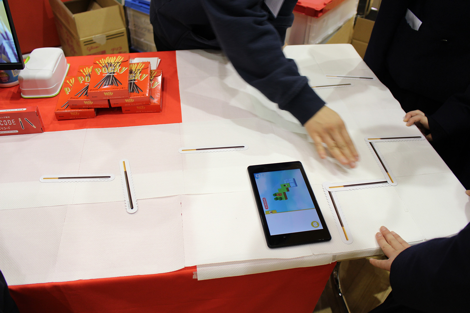 GLICODE（グリコード）を体験する生徒たち