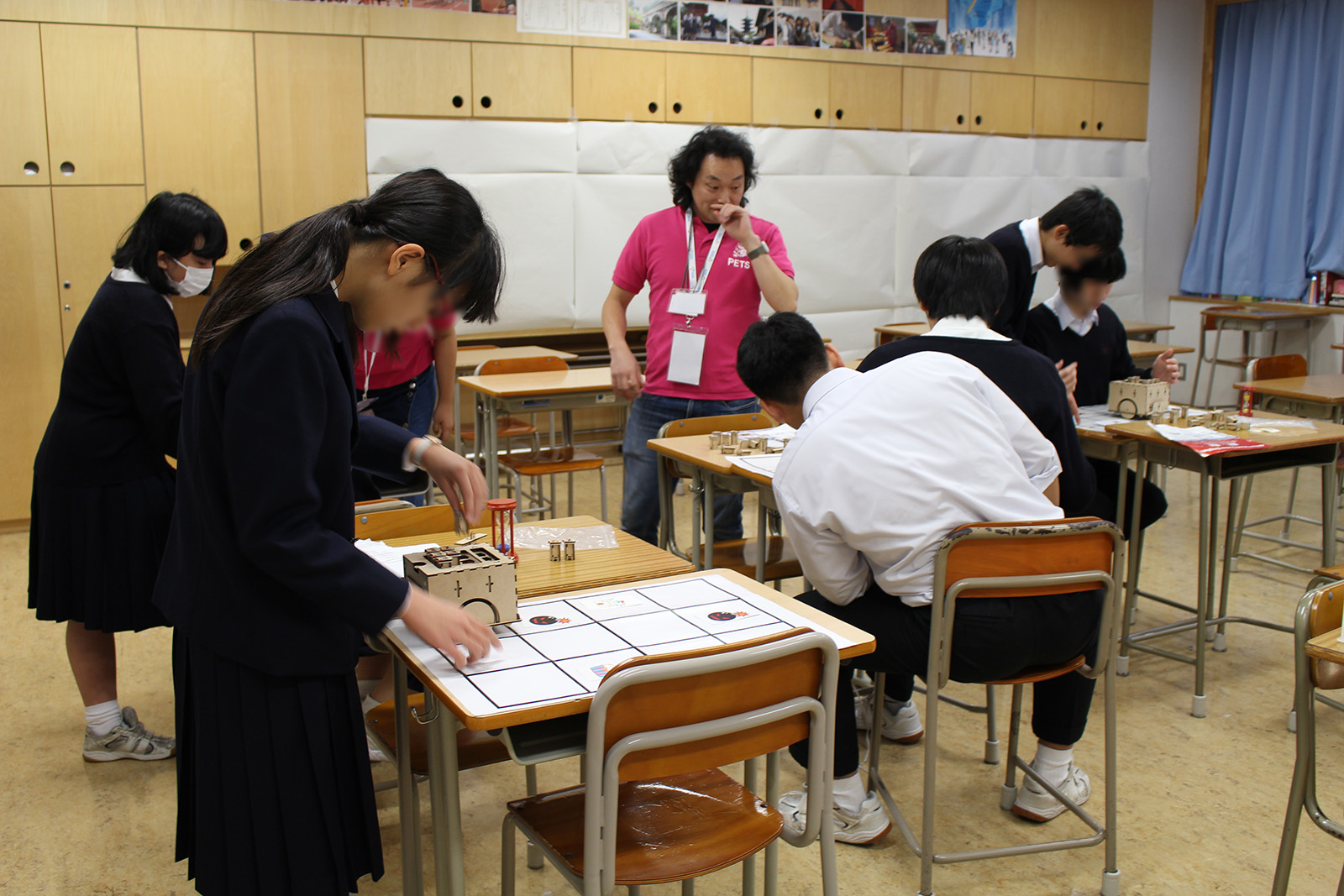 「PETS」を体験する生徒たち