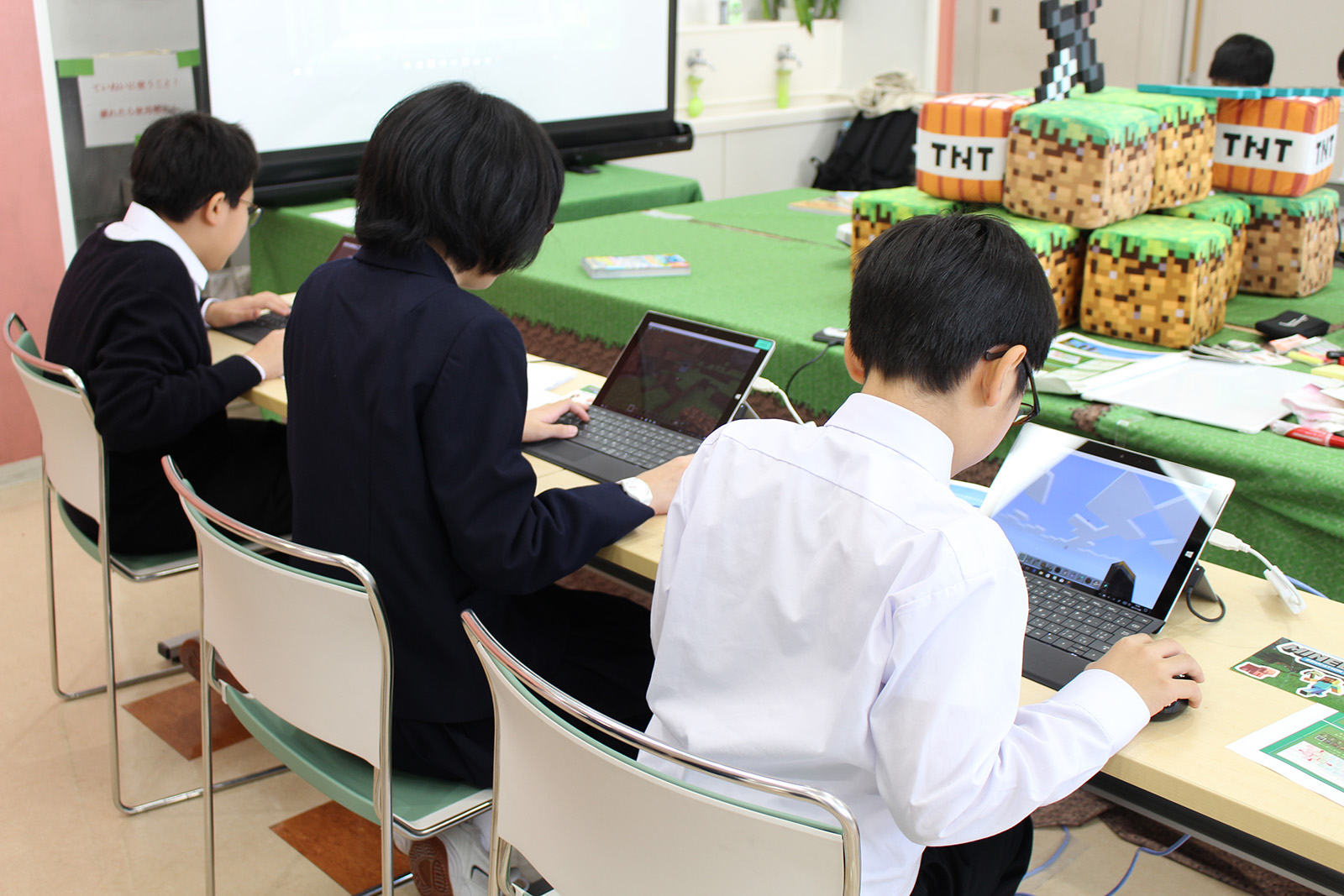 賑わうマインクラフトのプレイブース