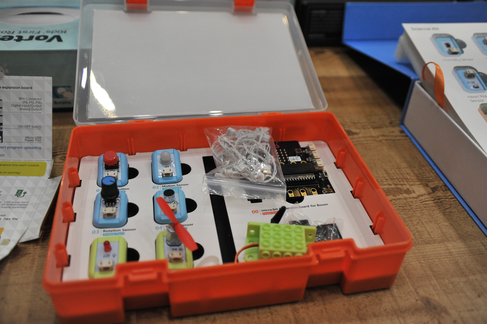 上海のSTEAM教育ベンチャーDFRobot。多数の意欲的なプロダクトを展示、体験ワークショップも開催