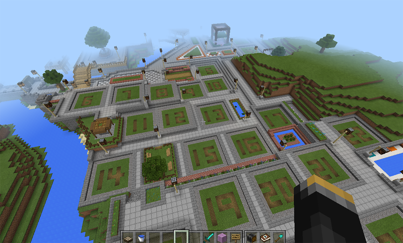 Minecraft:Education Editionの中にある「Starter Town」というデフォルトのワールド。それぞれに割り振られた番号の場所で作品をつくる