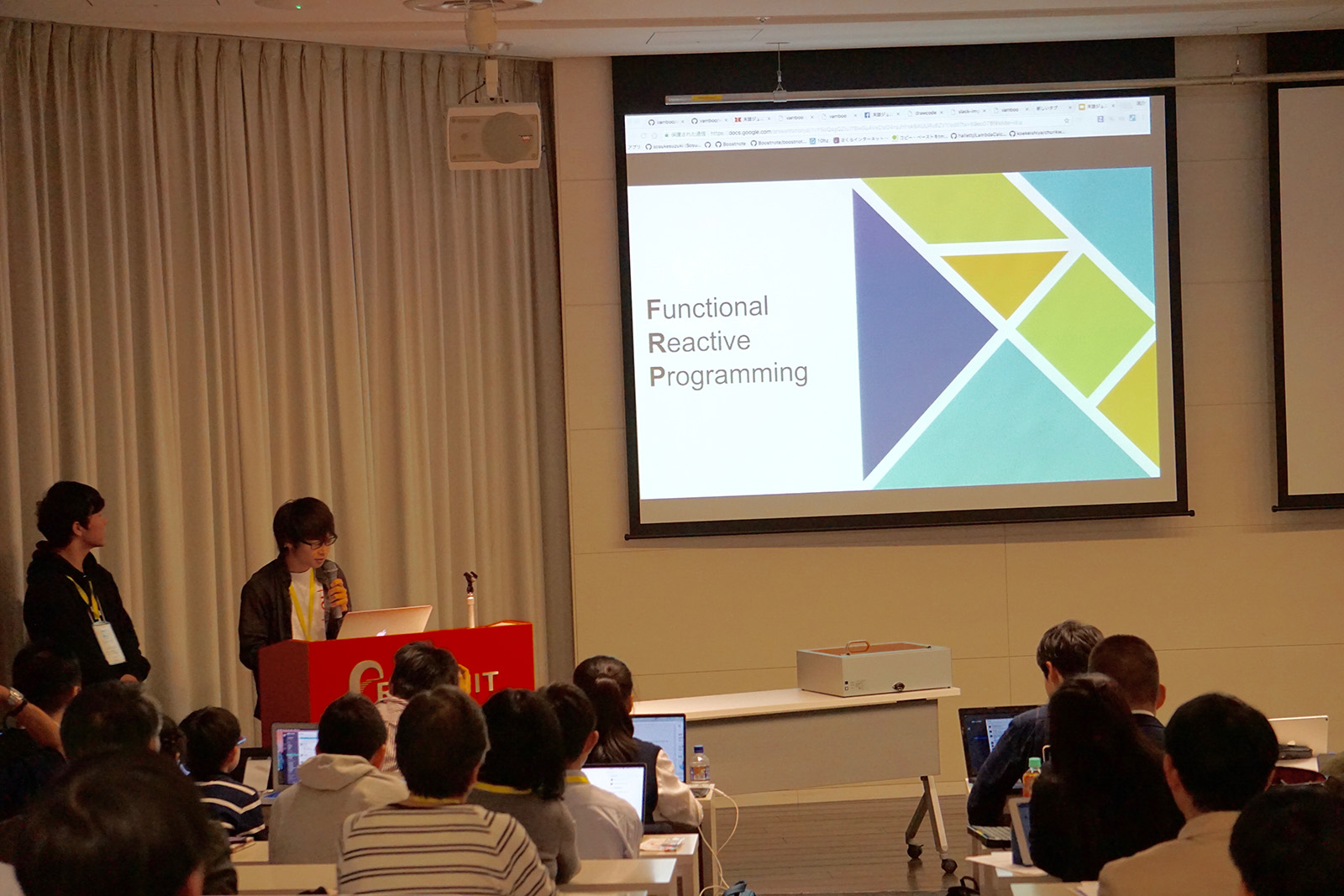 「vamboo」を開発した高校3年生の大野智葵さんはプログラミング歴9年、高校2年生の鈴木颯介さんプログラミング歴3年の経歴