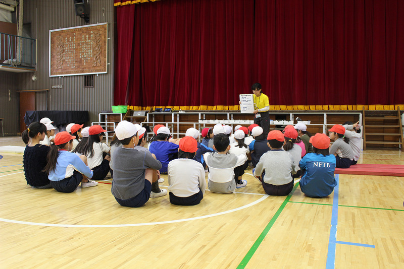 浅川小学校5年2組の児童たち