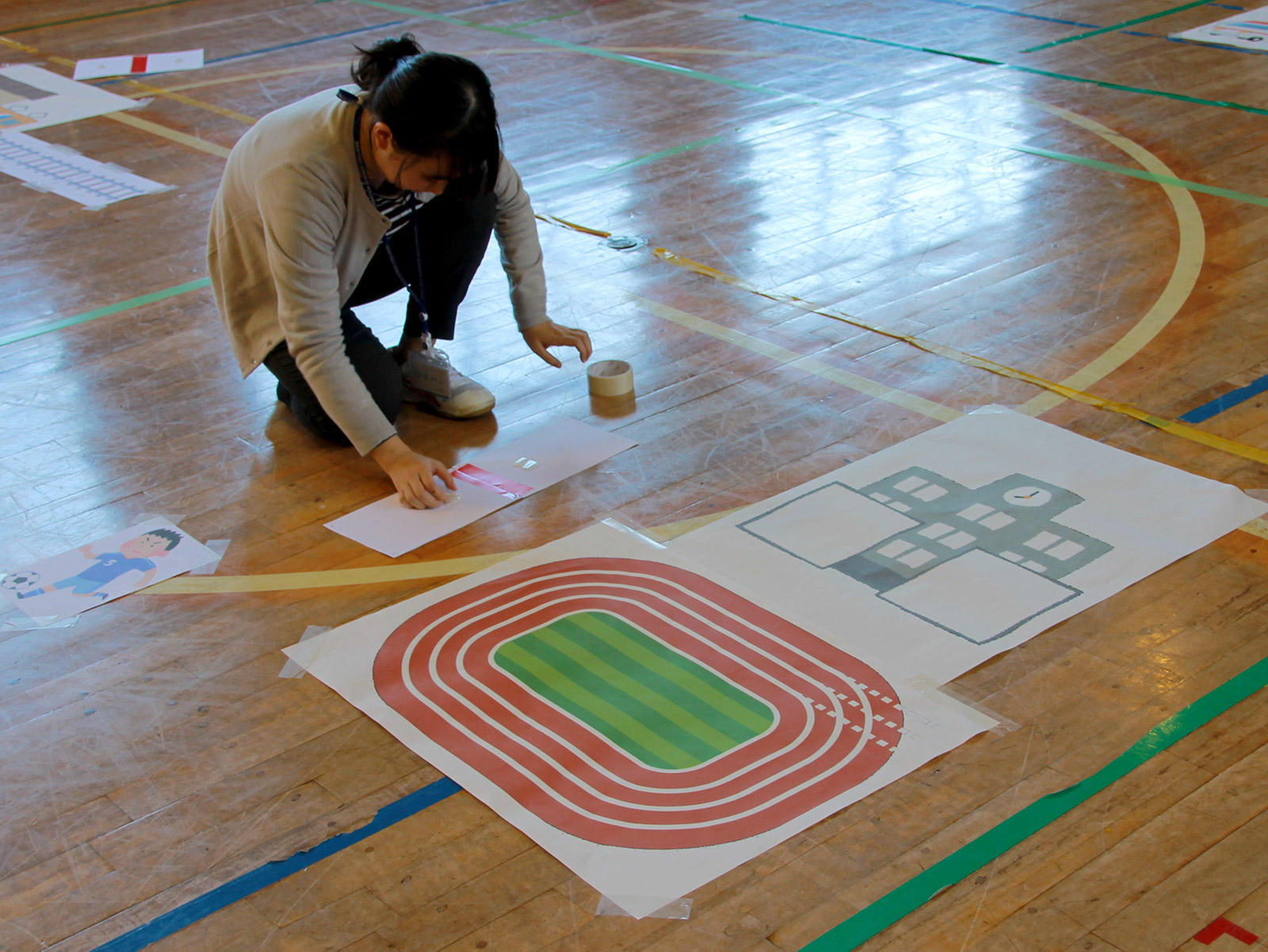 自分たちの通う学校や住む町がドローンを飛ばす舞台、という設定
